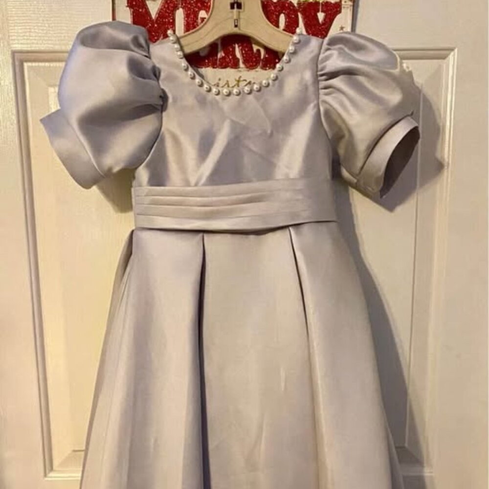 Girl's formal dress grey/silver, sz 5 girls, puff sleeve, floor length, NWT.